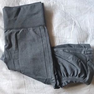 GUC Lululemon olive green cropped pants sz 6